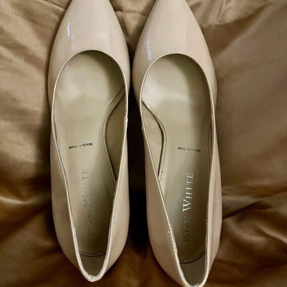 NWOT, Ron White Shoes, Nude patent pumps, size 35 1/2 - Picture 2 of 7